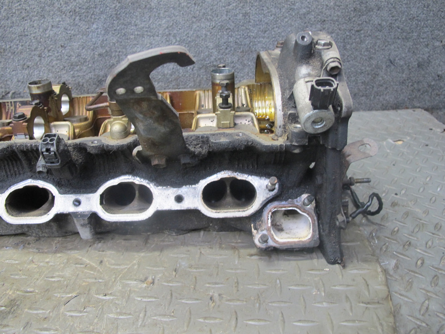 98-00 Lexus LS400 SC400 1UZFE 4.0L Left Engine Cylinder Head OEM