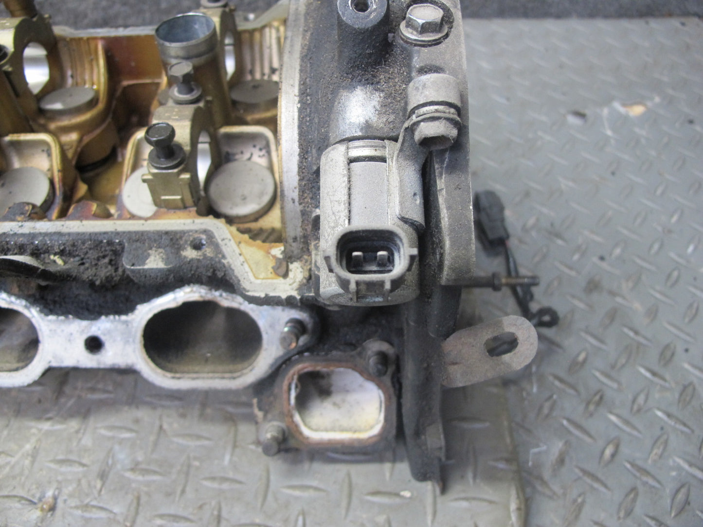 98-00 Lexus LS400 SC400 1UZFE 4.0L Left Engine Cylinder Head OEM