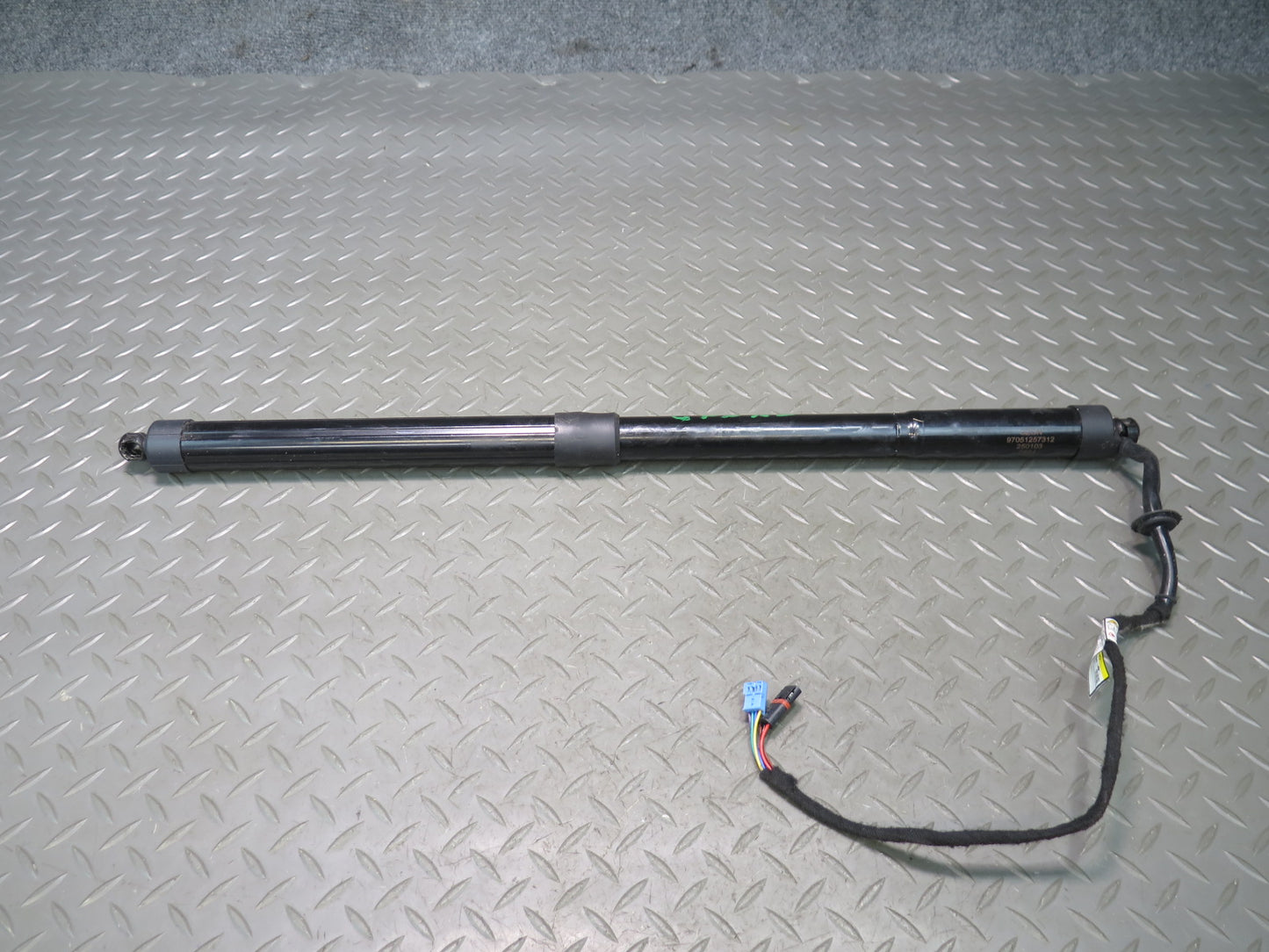 2010-2016 Porsche Panamera 970 Rear Trunk Lid Lift Shock Strut Support Set of 2