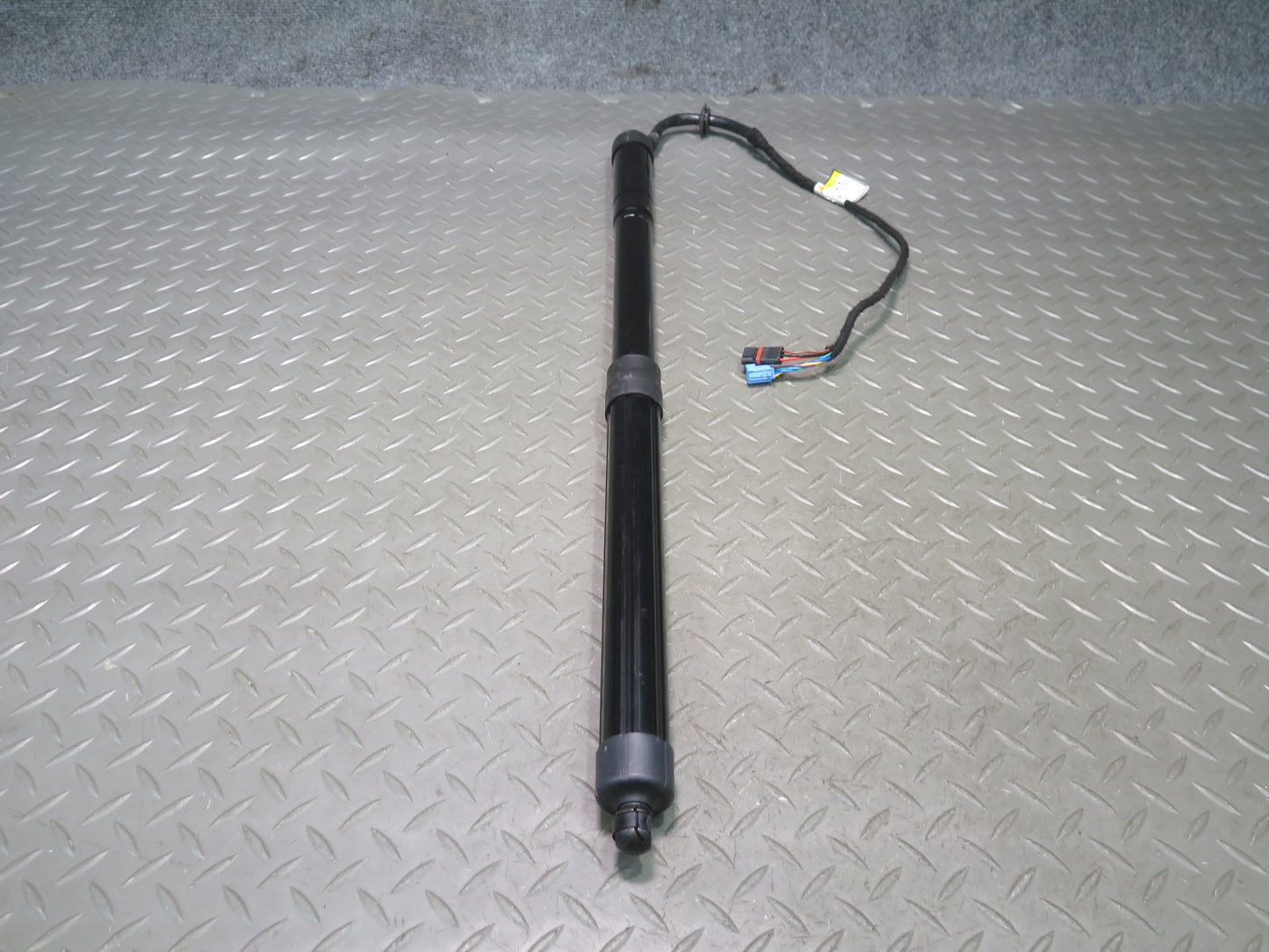 2010-2016 Porsche Panamera 970 Rear Trunk Lid Lift Shock Strut Support Set of 2