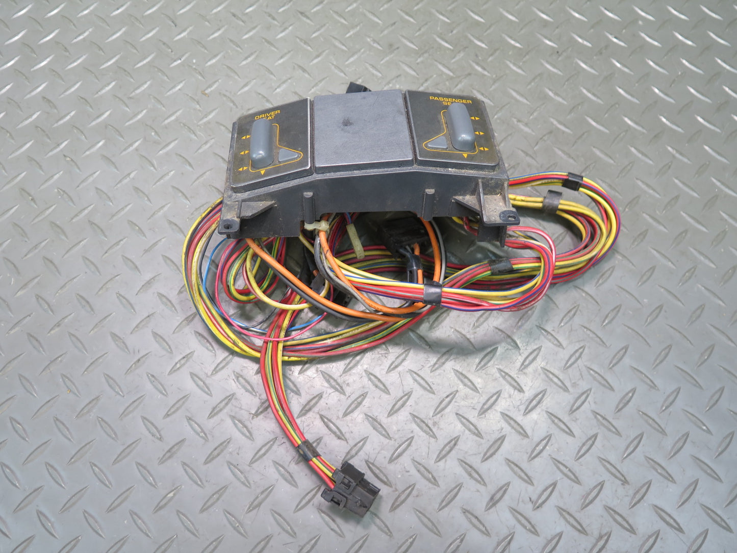 90-91 Chevrolet Corvette C4 Dual Power Seat Control Switch 14104667 OEM