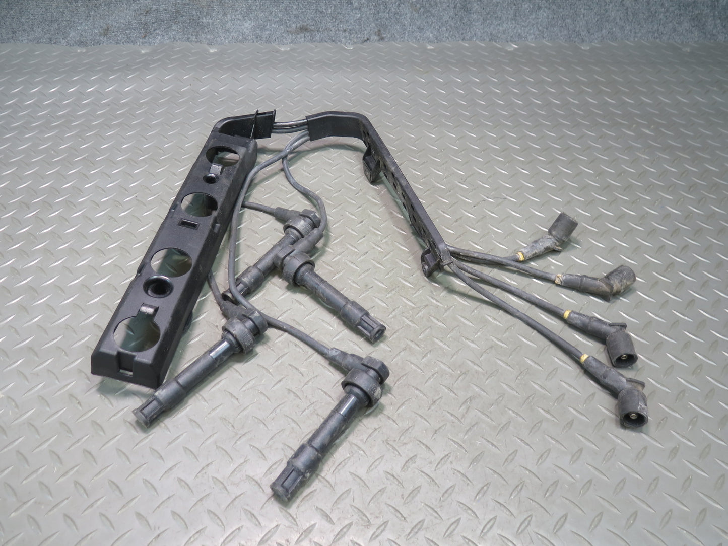 96-99 BMW E36 318ti 1.9L M44 Ignition Coil Spark Plug Pack OEM