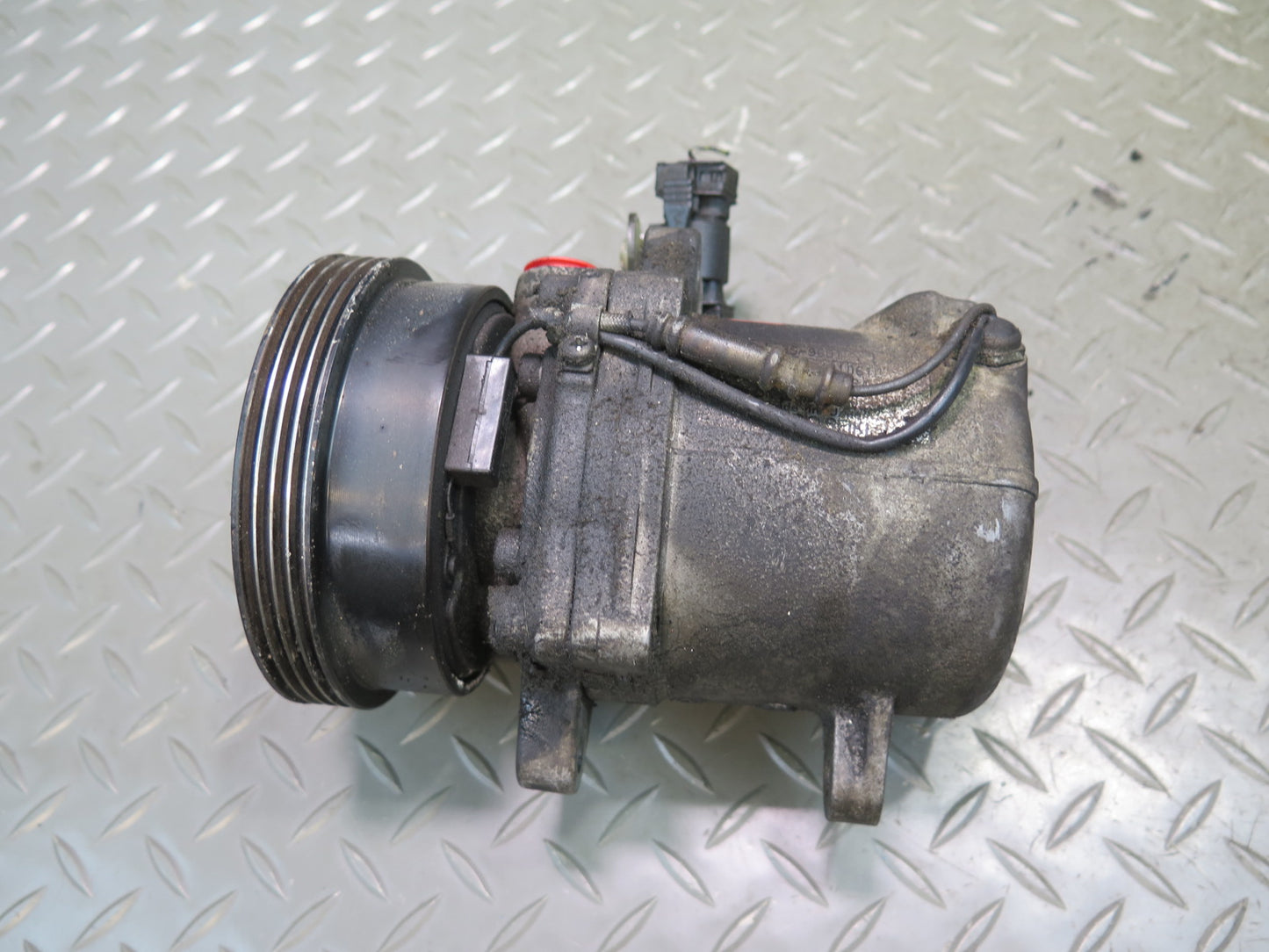 96-99 BMW E36 318ti 1.9L M44 A/C Air Condition Compressor 8390228 OEM