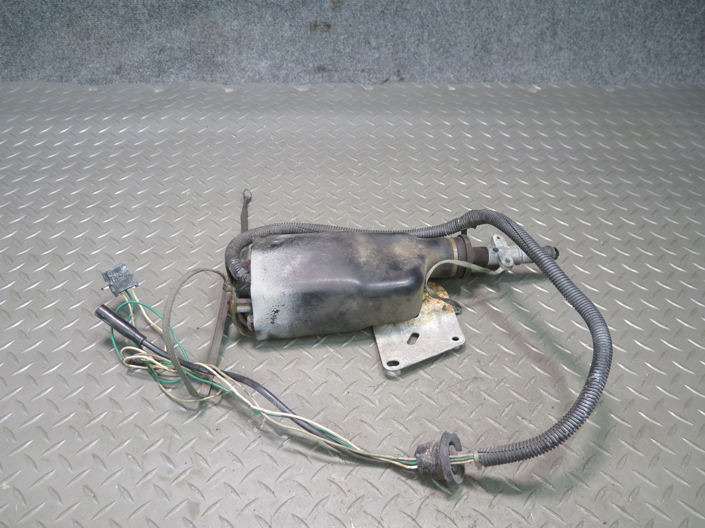 90-92 Chevrolet Corvette C4 Radio Power Antenna Assembly OEM