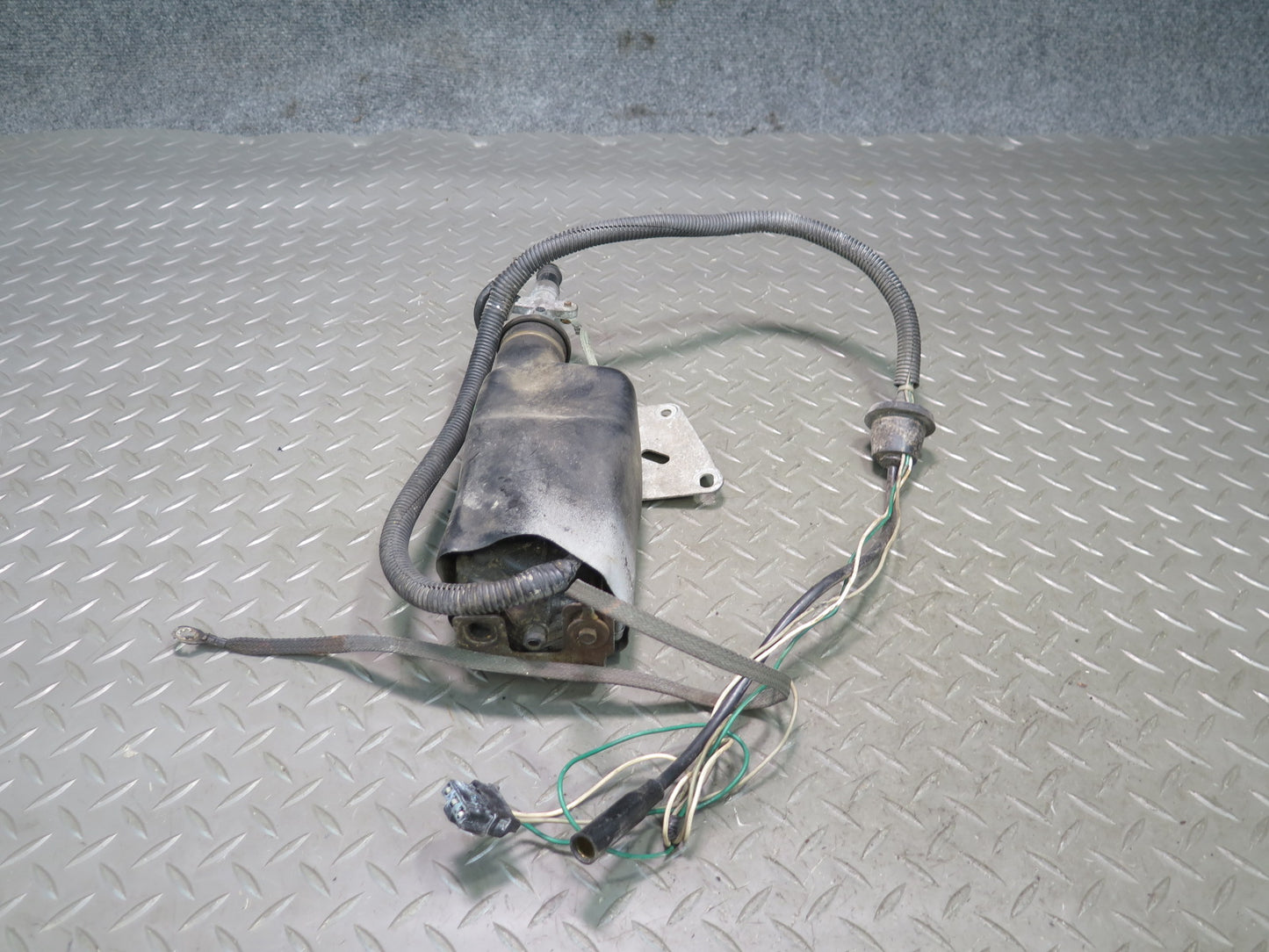 90-92 Chevrolet Corvette C4 Radio Power Antenna Assembly OEM