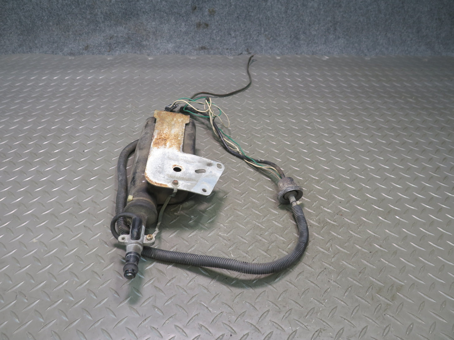 90-92 Chevrolet Corvette C4 Radio Power Antenna Assembly OEM