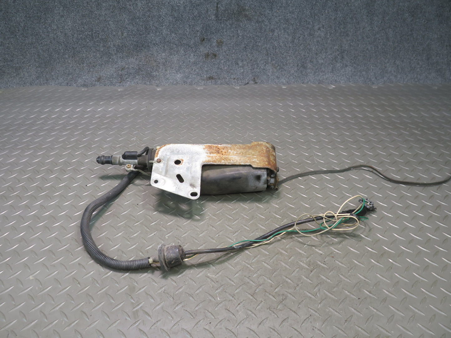 90-92 Chevrolet Corvette C4 Radio Power Antenna Assembly OEM