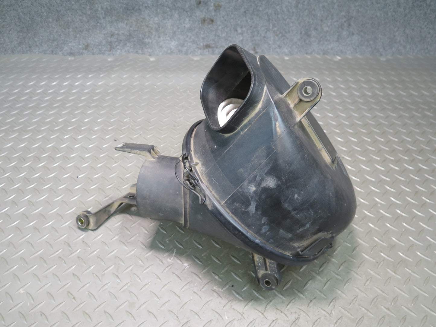 95-97 Toyota Celsior LS400 UCF20 Air Intake Cleaner Filter Box 22020-50090 OEM