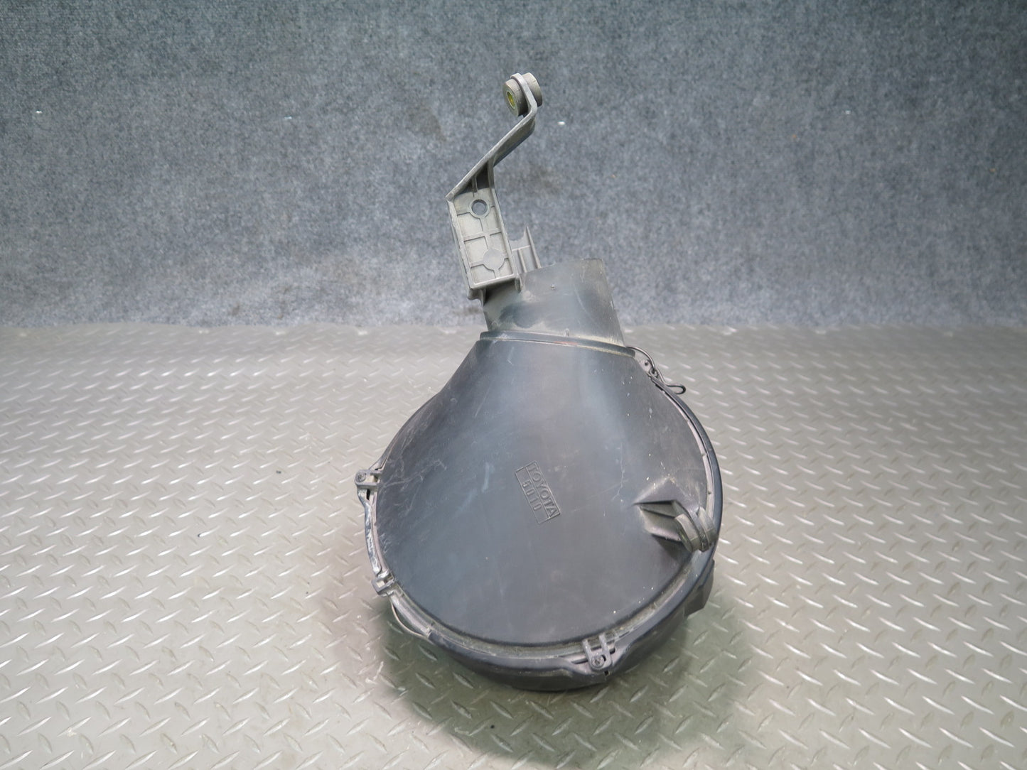 95-97 Toyota Celsior LS400 UCF20 Air Intake Cleaner Filter Box 22020-50090 OEM