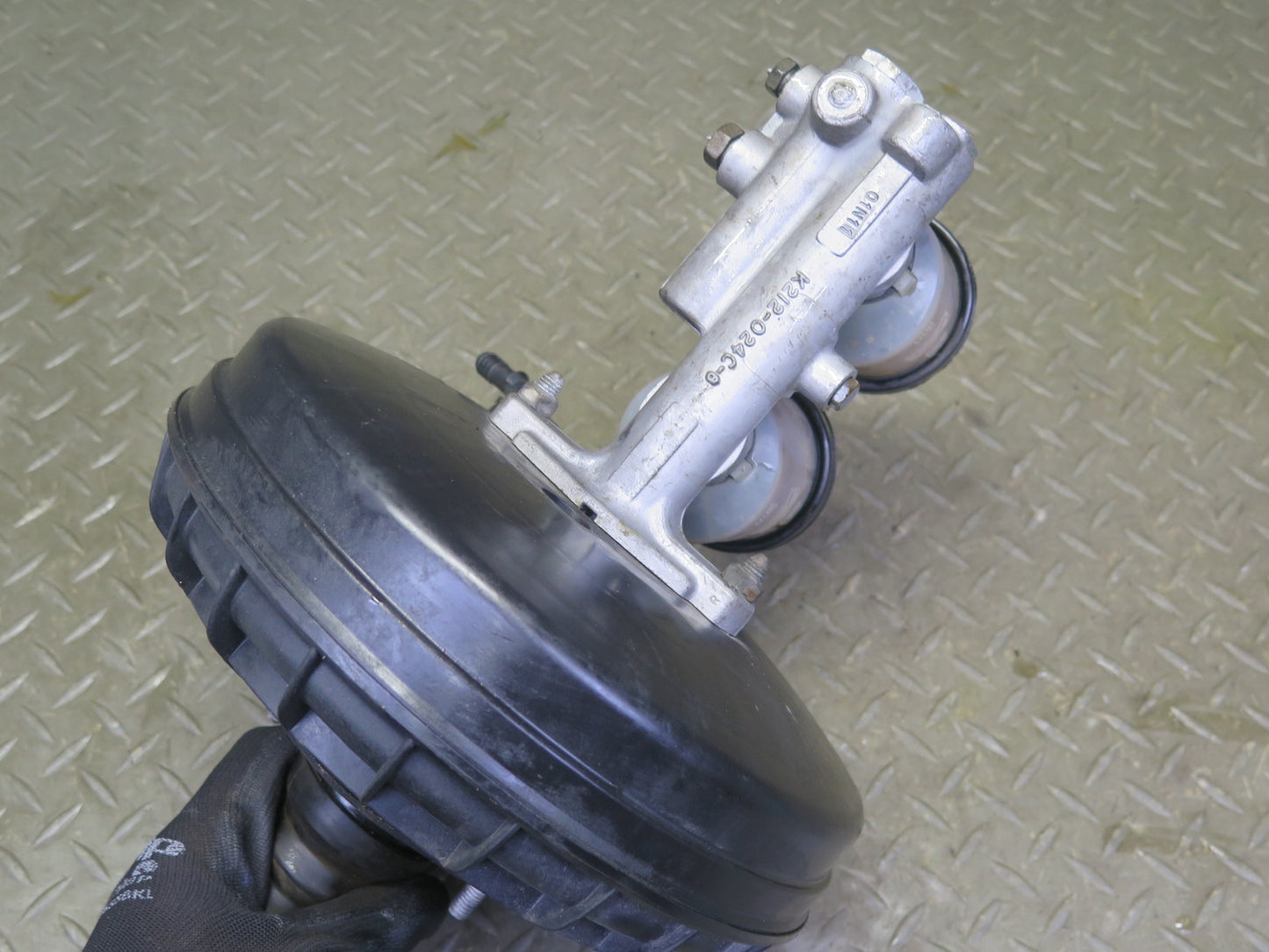 1991 Chevrolet Corvette C4 A/T Brake Master Cylinder Booster Fluid Reservoir OEM