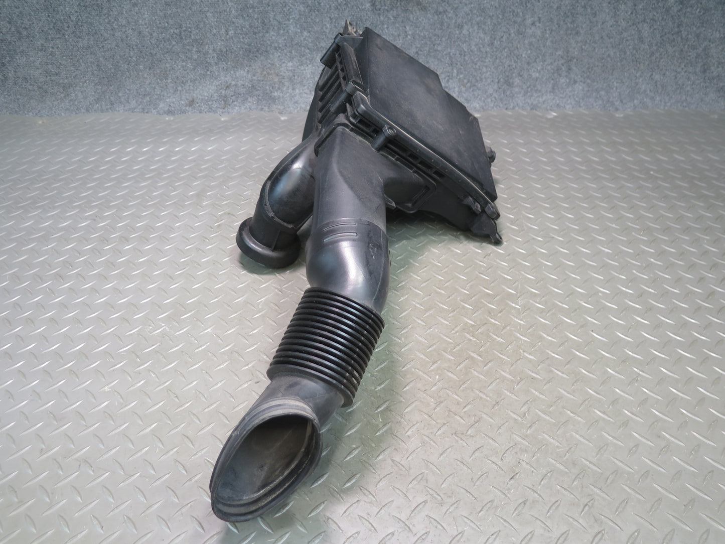 03-08 Mercedes R230 SL600 Right Air Intake Cleaner Filter Box w Duct & Sensor