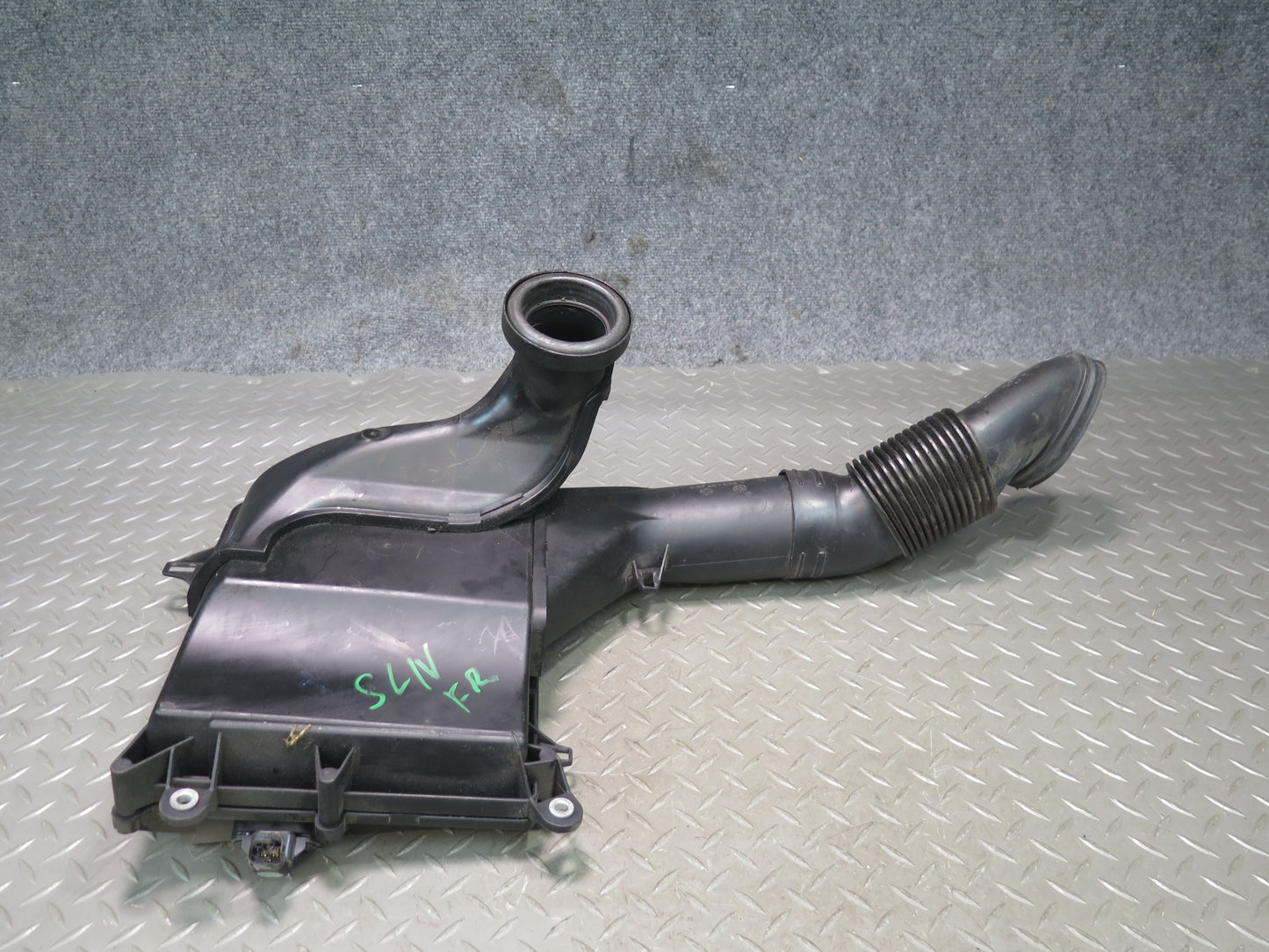 03-08 Mercedes R230 SL600 Right Air Intake Cleaner Filter Box w Duct & Sensor