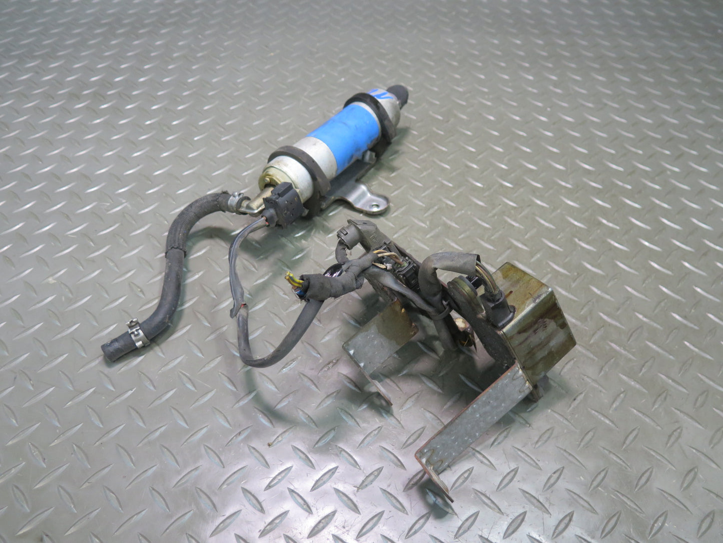 03-08 Mercedes R230 SL600 Fuel Pump w Control Module OEM