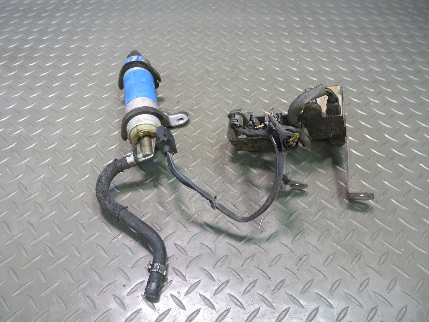 03-08 Mercedes R230 SL600 Fuel Pump w Control Module OEM