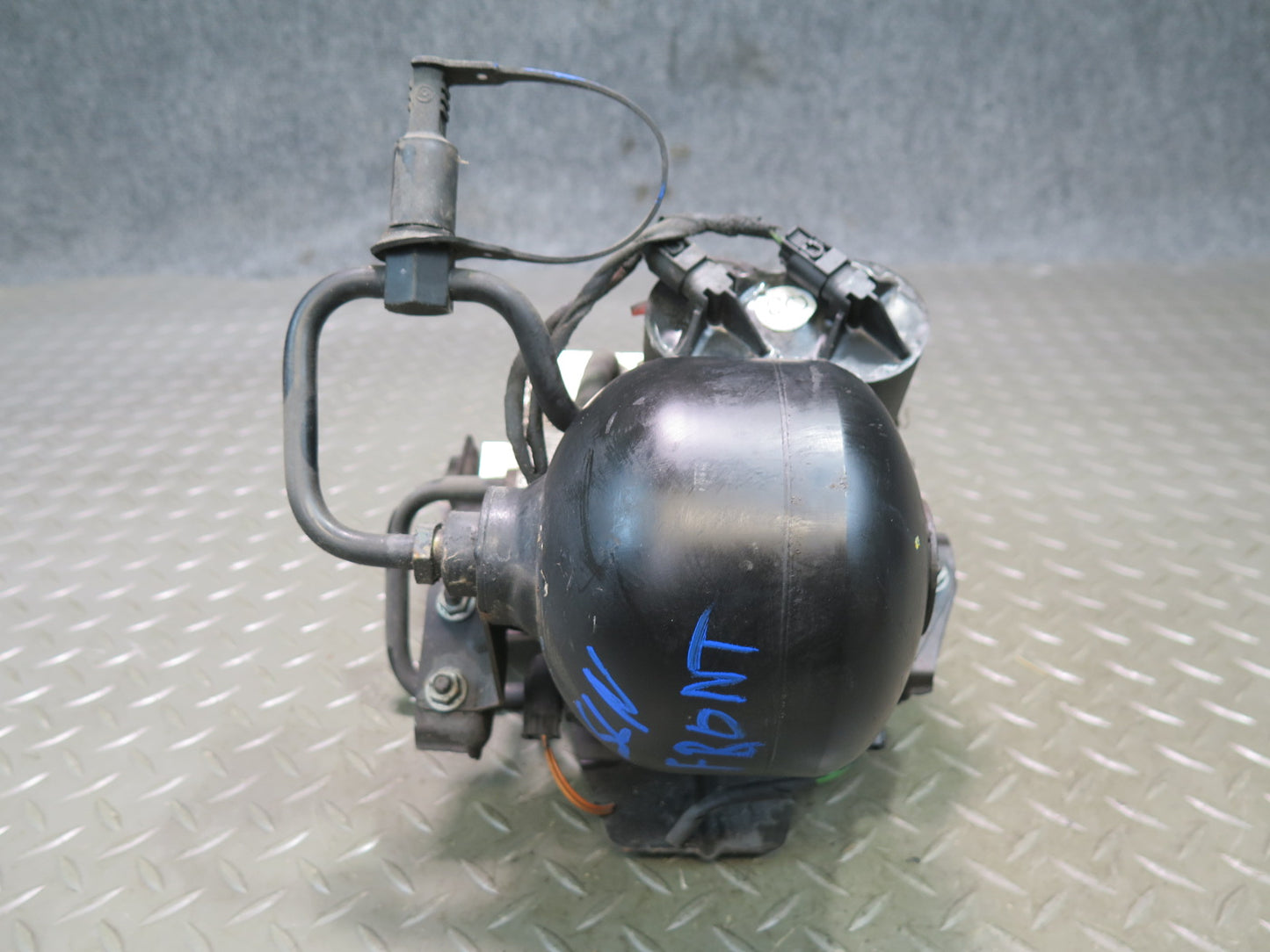 03-06 Mercedes R230 SL Front ABC Hydraulic Suspension Valve Block Pump OEM