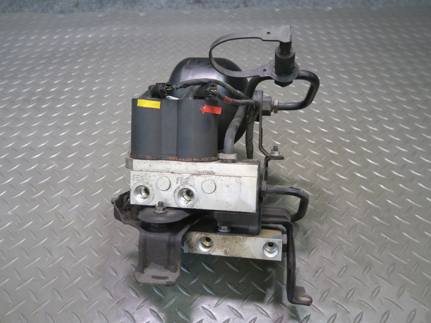 03-06 Mercedes R230 SL Front ABC Hydraulic Suspension Valve Block Pump OEM