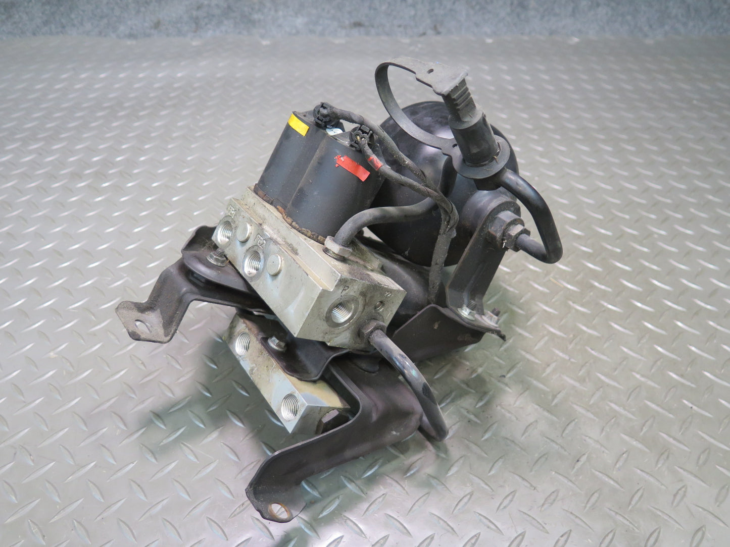 03-06 Mercedes R230 SL Front ABC Hydraulic Suspension Valve Block Pump OEM