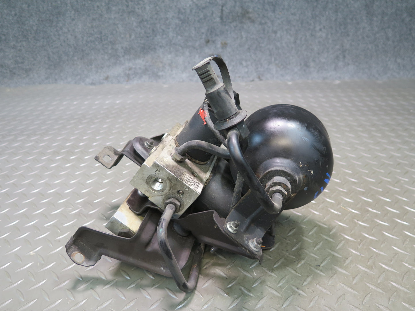 03-06 Mercedes R230 SL Front ABC Hydraulic Suspension Valve Block Pump OEM