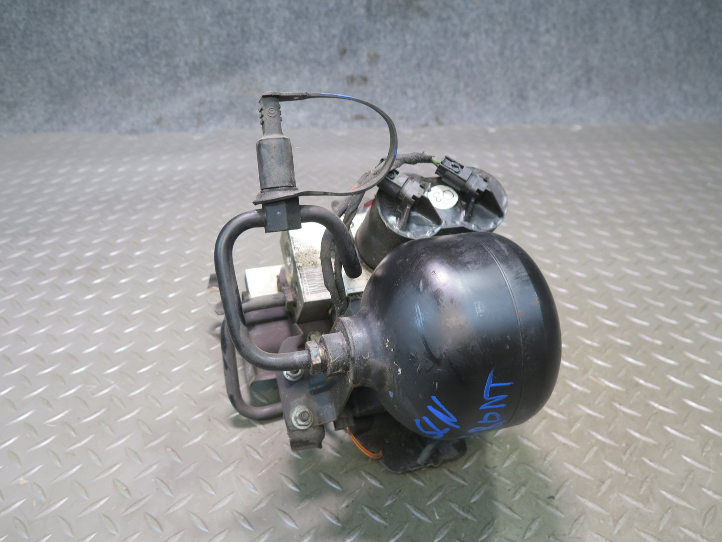 03-06 Mercedes R230 SL Front ABC Hydraulic Suspension Valve Block Pump OEM