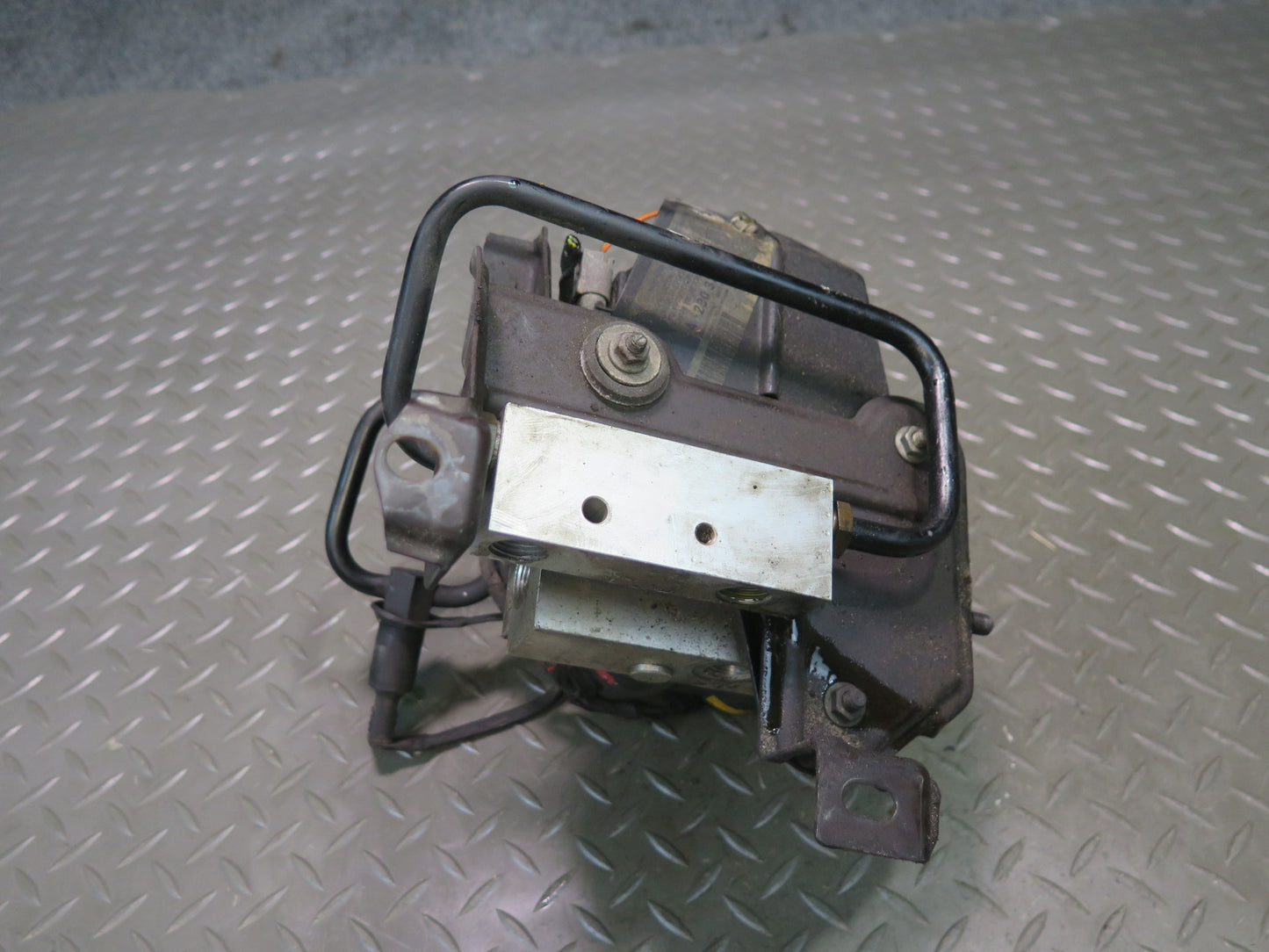 03-06 Mercedes R230 SL Front ABC Hydraulic Suspension Valve Block Pump OEM