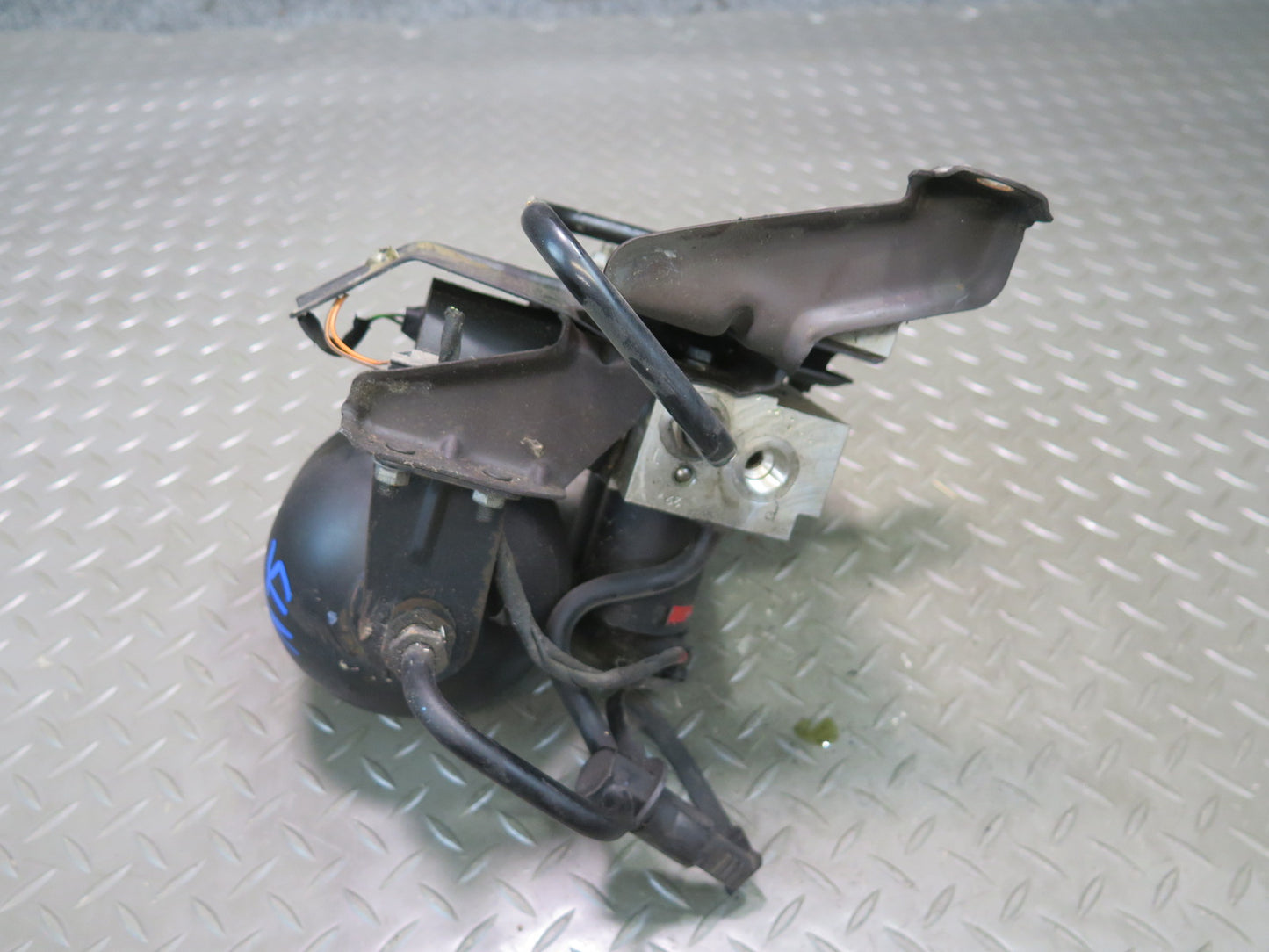 03-06 Mercedes R230 SL Front ABC Hydraulic Suspension Valve Block Pump OEM