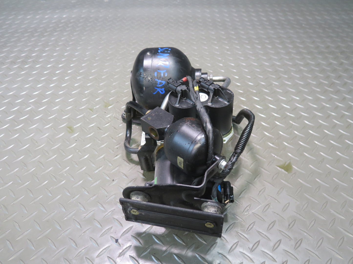 03-06 Mercedes R230 SL Rear ABC Hydraulic Suspension Valve Block Pump OEM