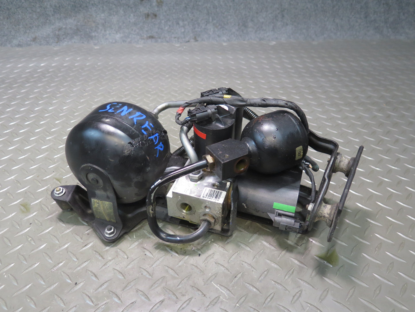 03-06 Mercedes R230 SL Rear ABC Hydraulic Suspension Valve Block Pump OEM