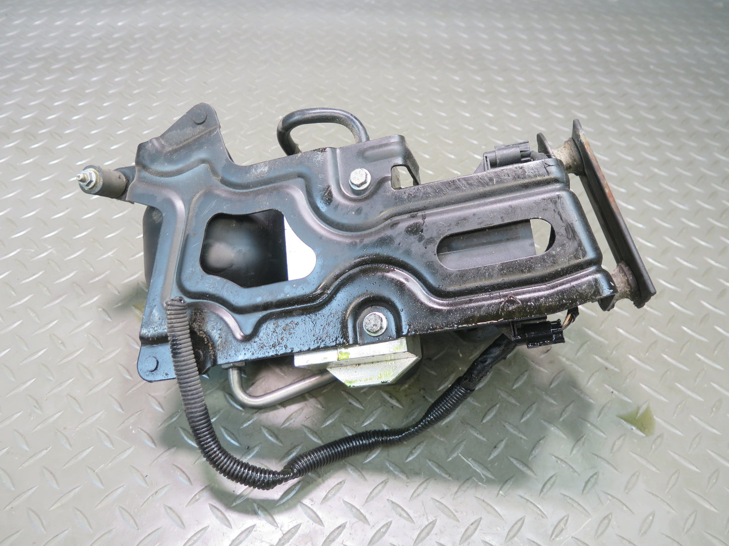 03-06 Mercedes R230 SL Rear ABC Hydraulic Suspension Valve Block Pump OEM