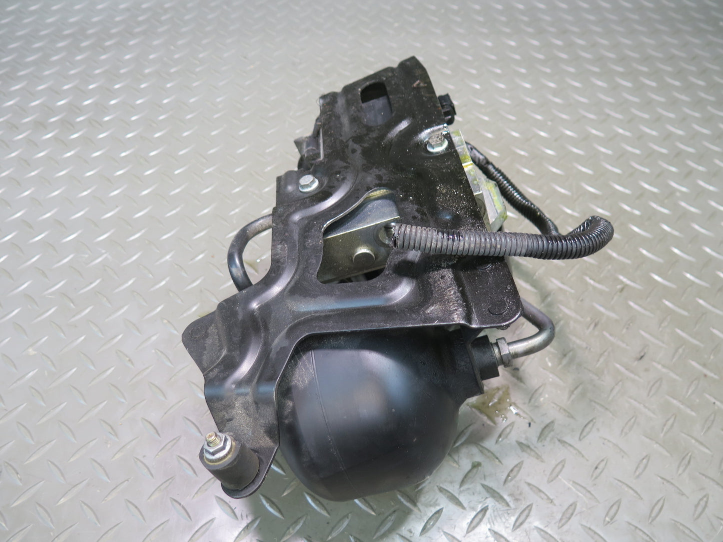 03-06 Mercedes R230 SL Rear ABC Hydraulic Suspension Valve Block Pump OEM