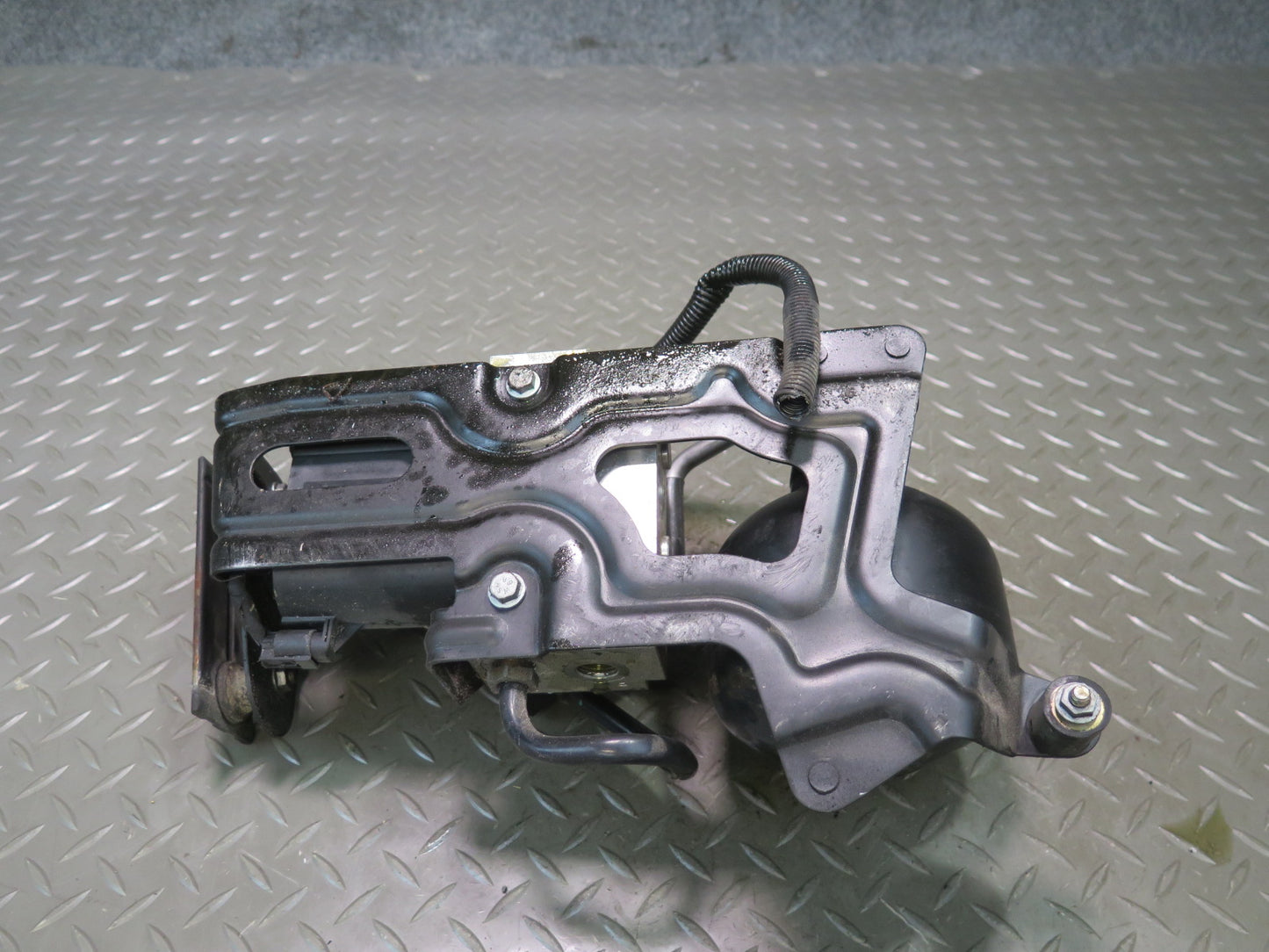 03-06 Mercedes R230 SL Rear ABC Hydraulic Suspension Valve Block Pump OEM