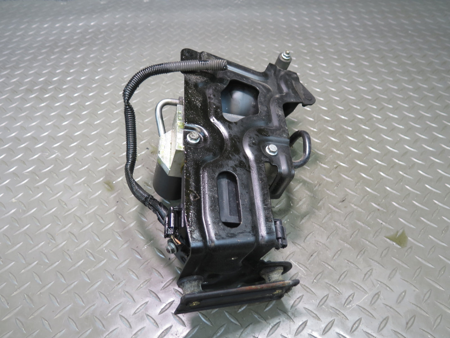 03-06 Mercedes R230 SL Rear ABC Hydraulic Suspension Valve Block Pump OEM