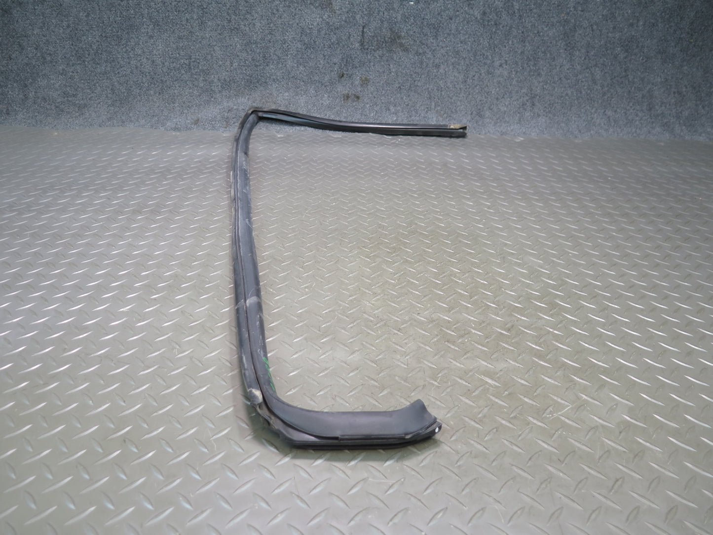 95-00 Toyota Celsior LS400 Rear Right Door Window Weatherstrip Rubber Seal OEM
