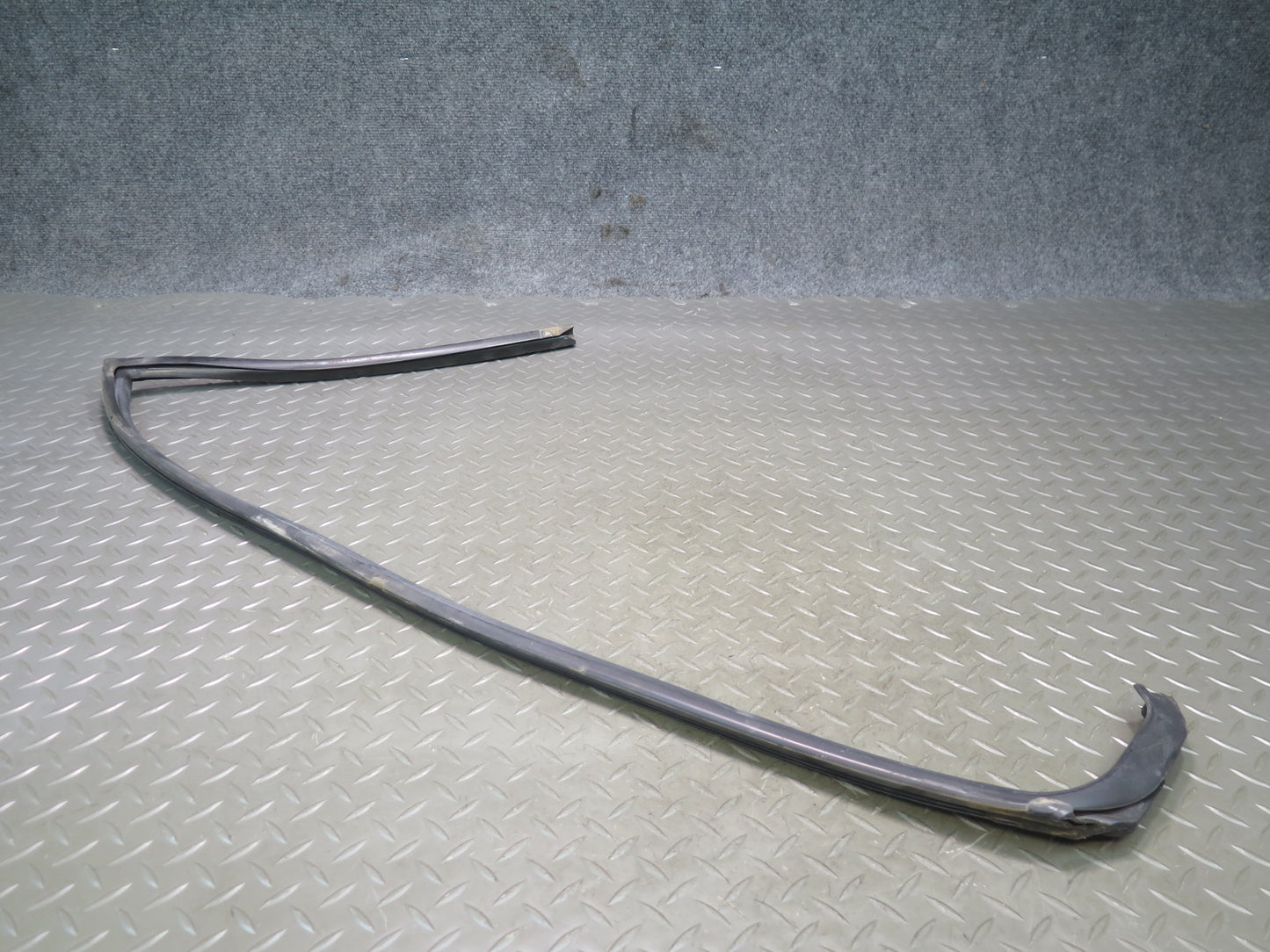 95-00 Toyota Celsior LS400 Rear Right Door Window Weatherstrip Rubber Seal OEM