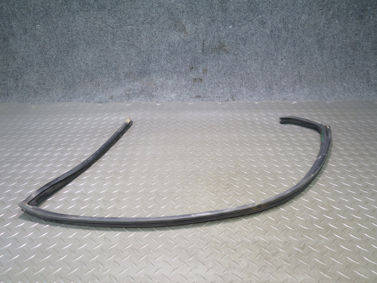 95-00 Toyota Celsior LS400 Rear Right Door Window Weatherstrip Rubber Seal OEM