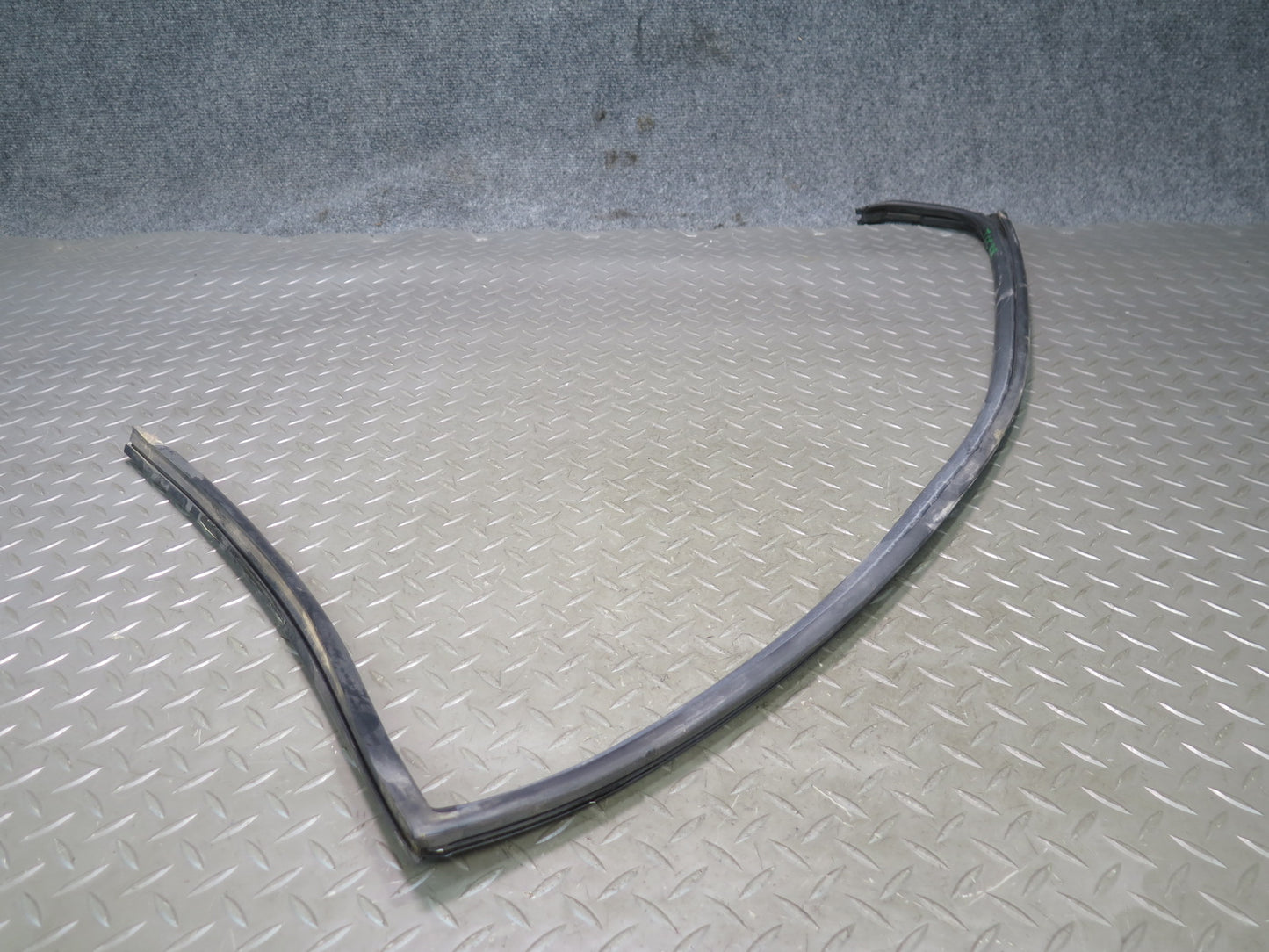 95-00 Toyota Celsior LS400 Rear Right Door Window Weatherstrip Rubber Seal OEM