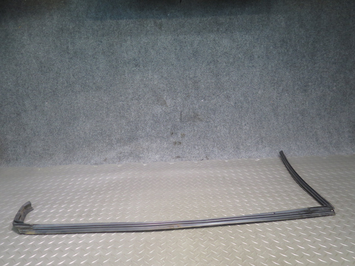 95-00 Toyota Celsior LS400 Rear Right Door Window Weatherstrip Rubber Seal OEM