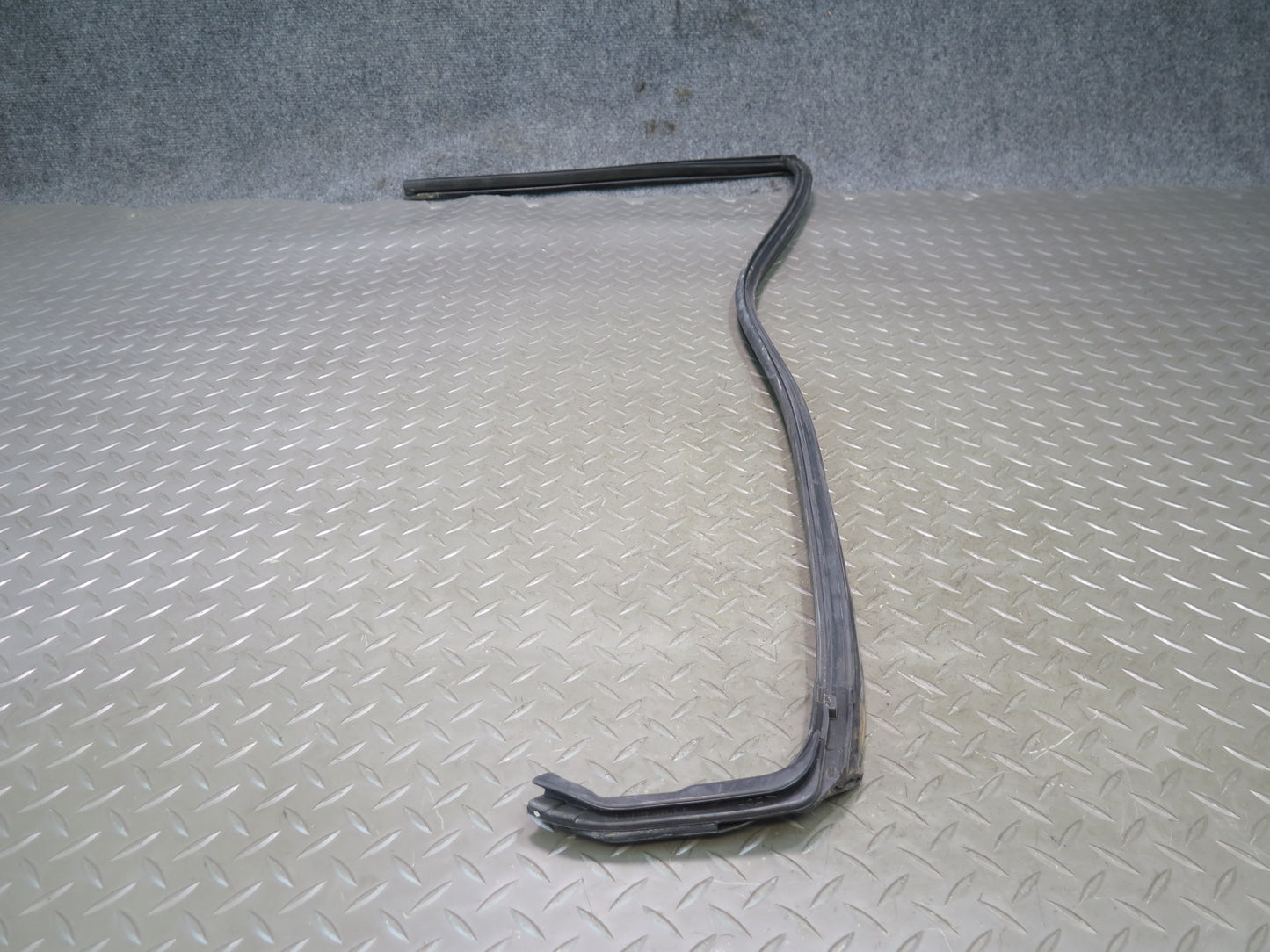 95-00 Toyota Celsior LS400 Rear Right Door Window Weatherstrip Rubber Seal OEM