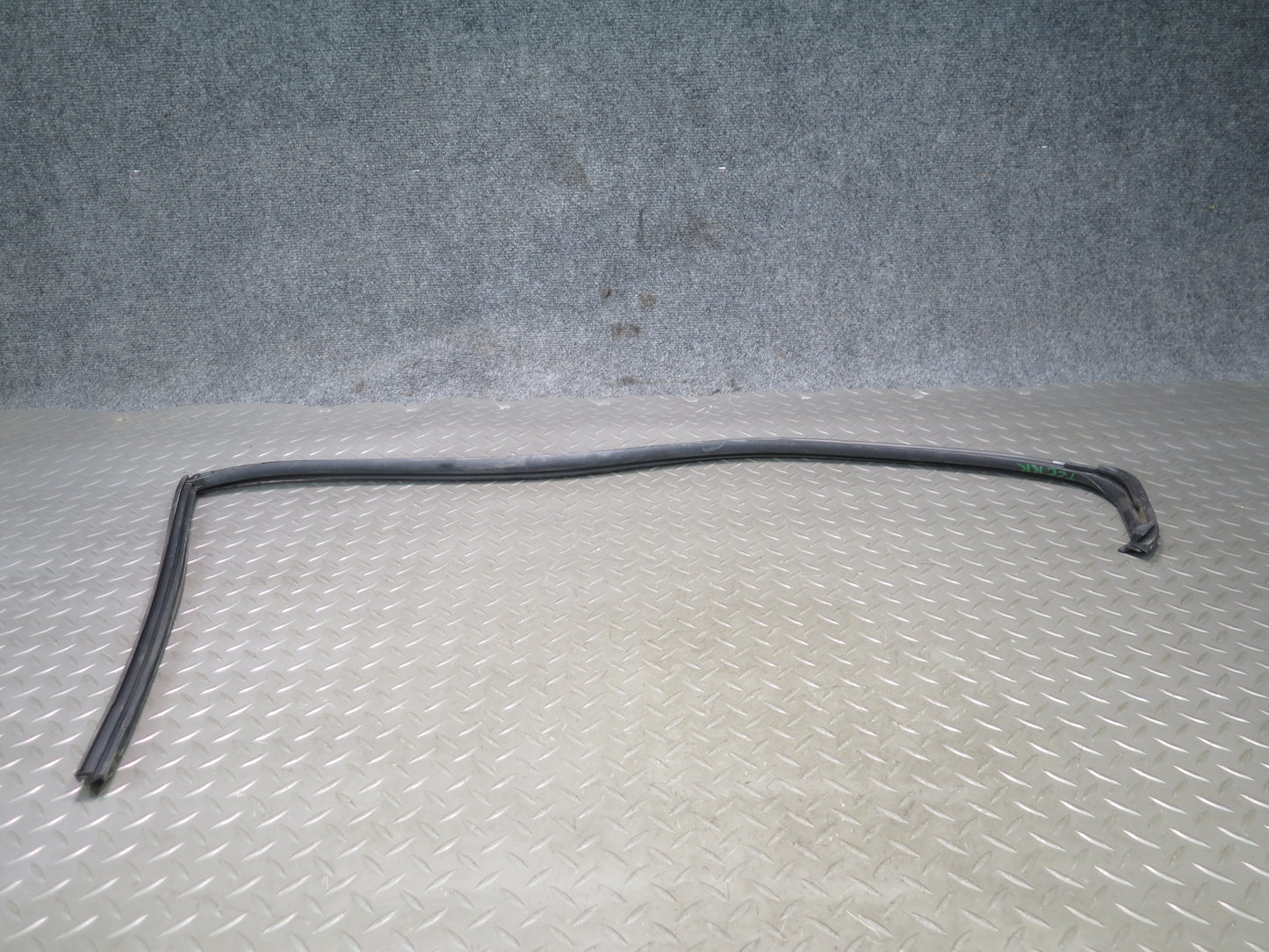 95-00 Toyota Celsior LS400 Rear Right Door Window Weatherstrip Rubber Seal OEM