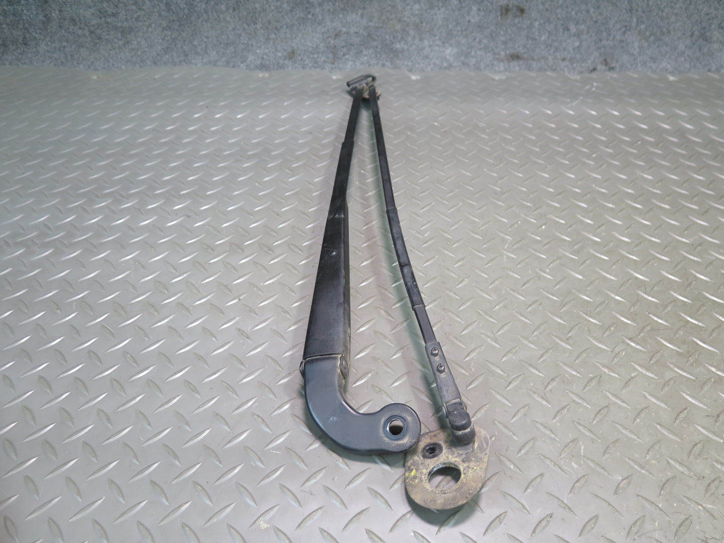 95-00 Toyota Celsior UCF20 RHD Front Left & Right Windshield Wiper Arm Set OEM