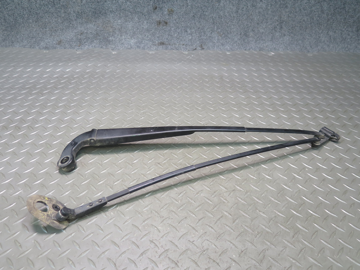 95-00 Toyota Celsior UCF20 RHD Front Left & Right Windshield Wiper Arm Set OEM