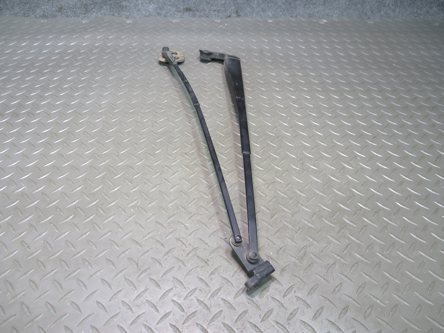 95-00 Toyota Celsior UCF20 RHD Front Left & Right Windshield Wiper Arm Set OEM