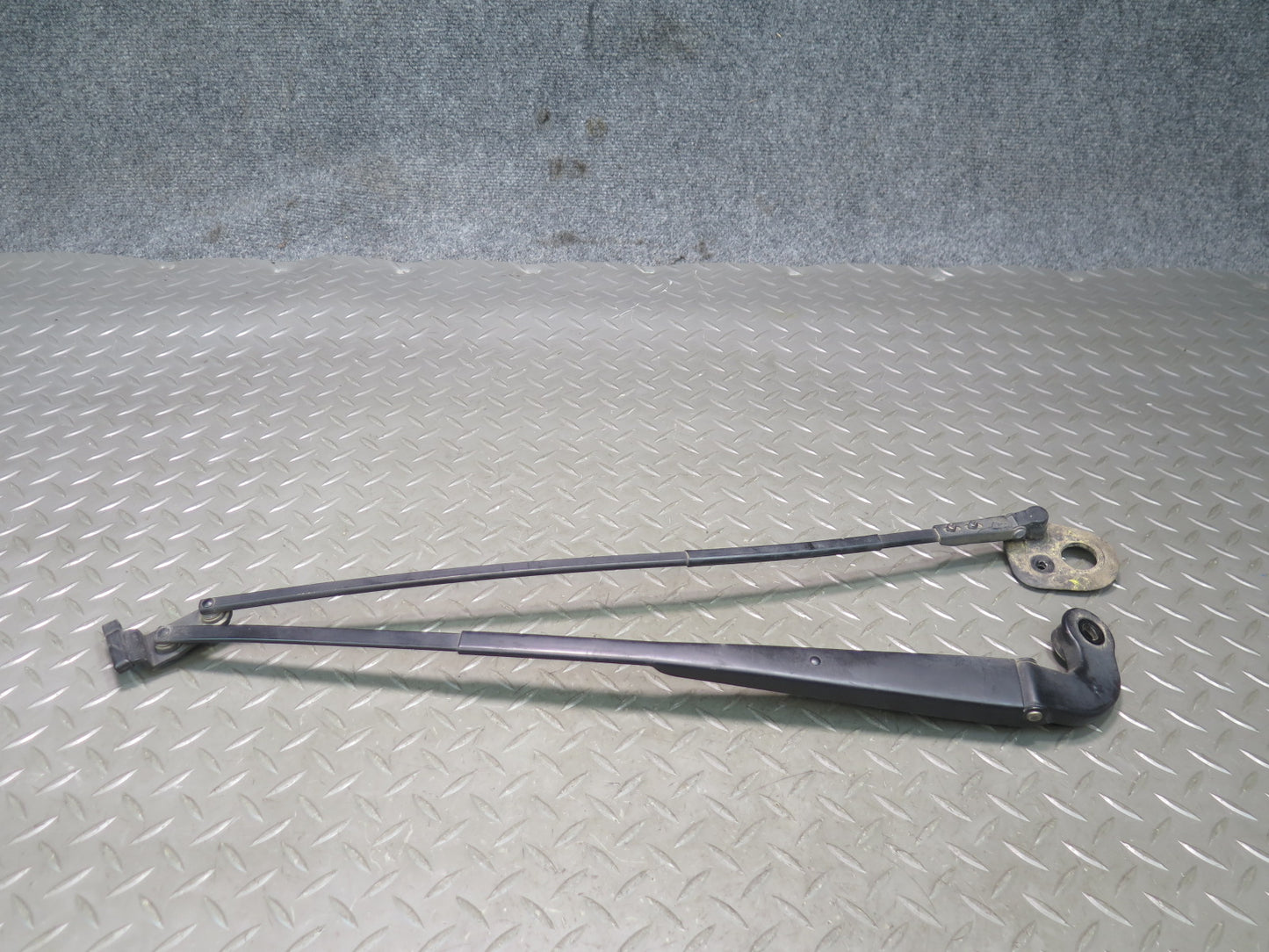 95-00 Toyota Celsior UCF20 RHD Front Left & Right Windshield Wiper Arm Set OEM