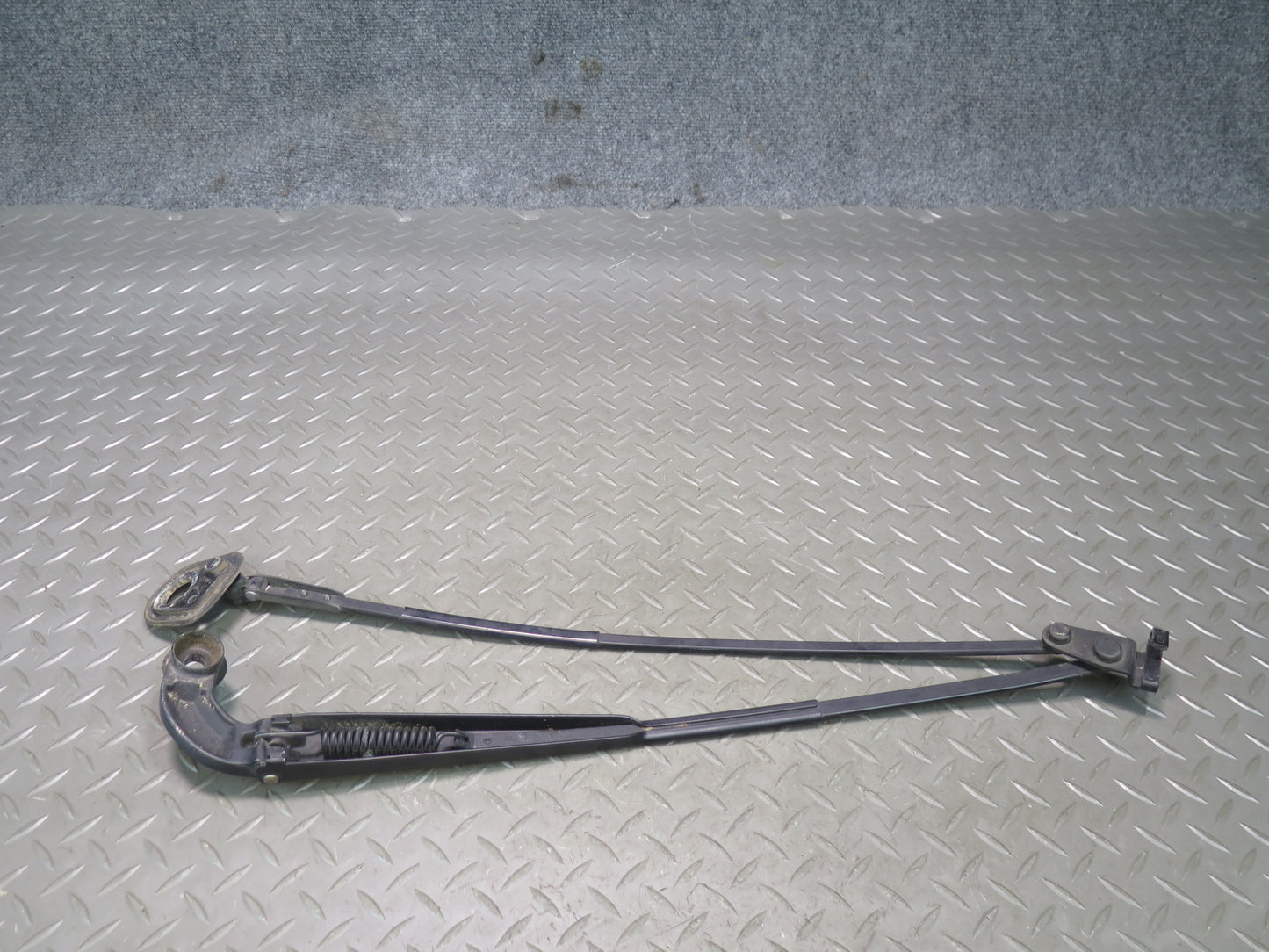 95-00 Toyota Celsior UCF20 RHD Front Left & Right Windshield Wiper Arm Set OEM