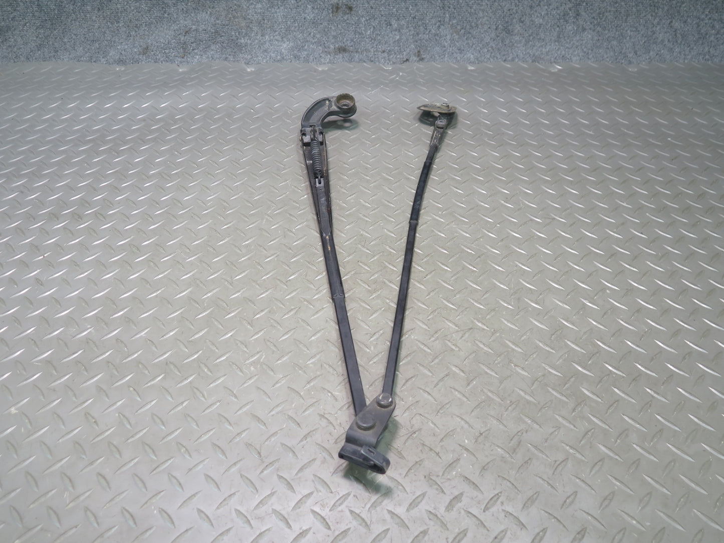 95-00 Toyota Celsior UCF20 RHD Front Left & Right Windshield Wiper Arm Set OEM