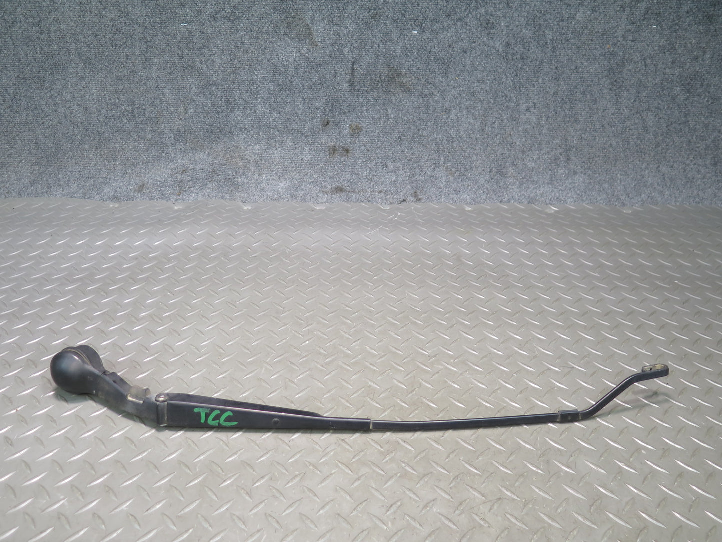 95-00 Toyota Celsior UCF20 RHD Front Left & Right Windshield Wiper Arm Set OEM