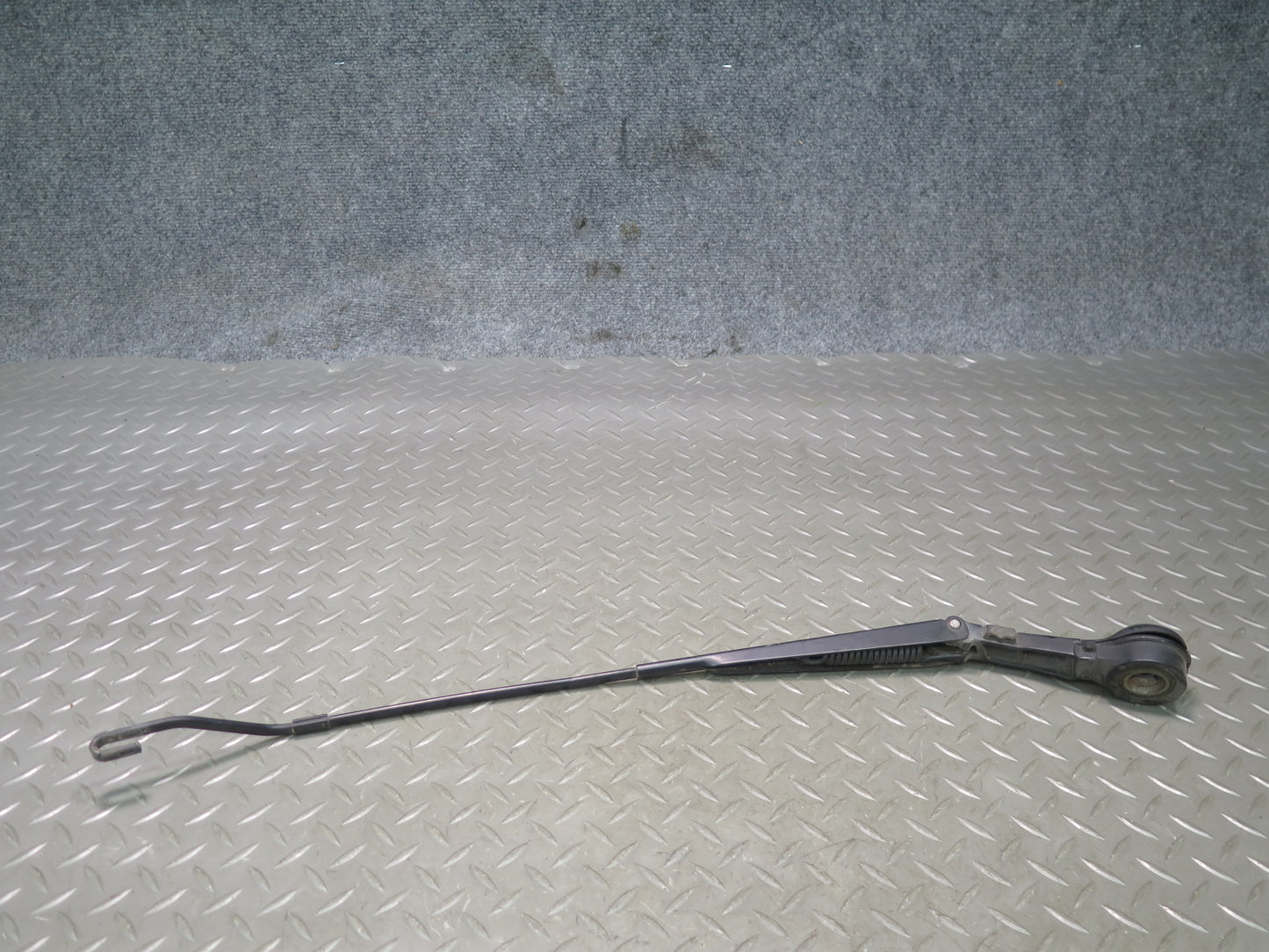 95-00 Toyota Celsior UCF20 RHD Front Left & Right Windshield Wiper Arm Set OEM