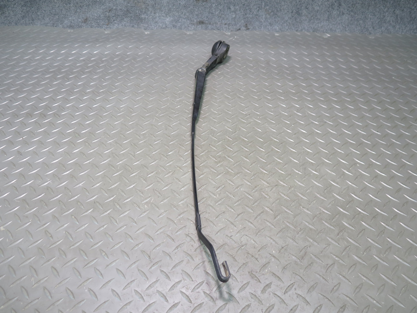 95-00 Toyota Celsior UCF20 RHD Front Left & Right Windshield Wiper Arm Set OEM