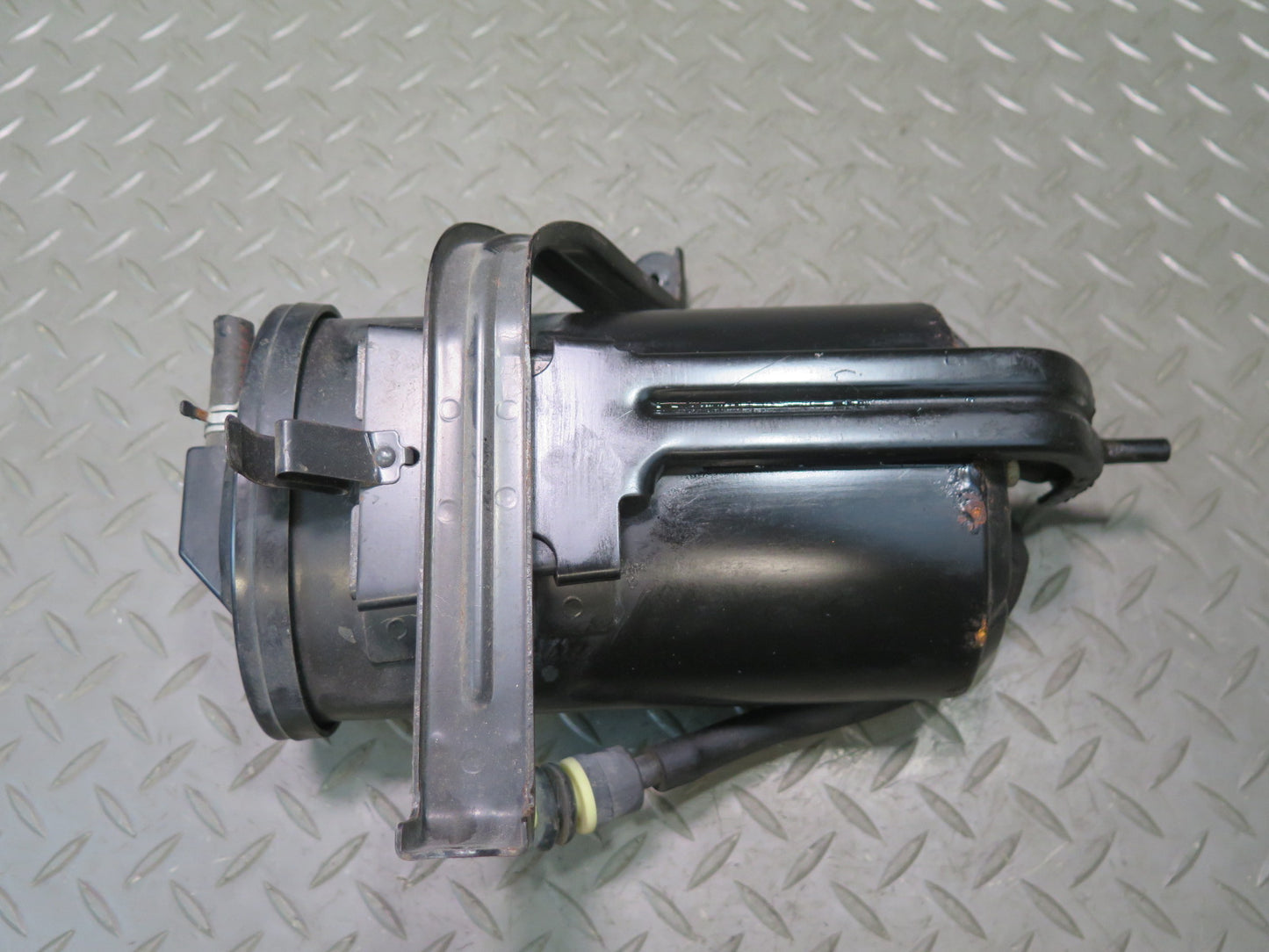92-93 Lexus UZZ30L SC300 SC400 Fuel Evap Vapor Canister 77740-24030 OEM