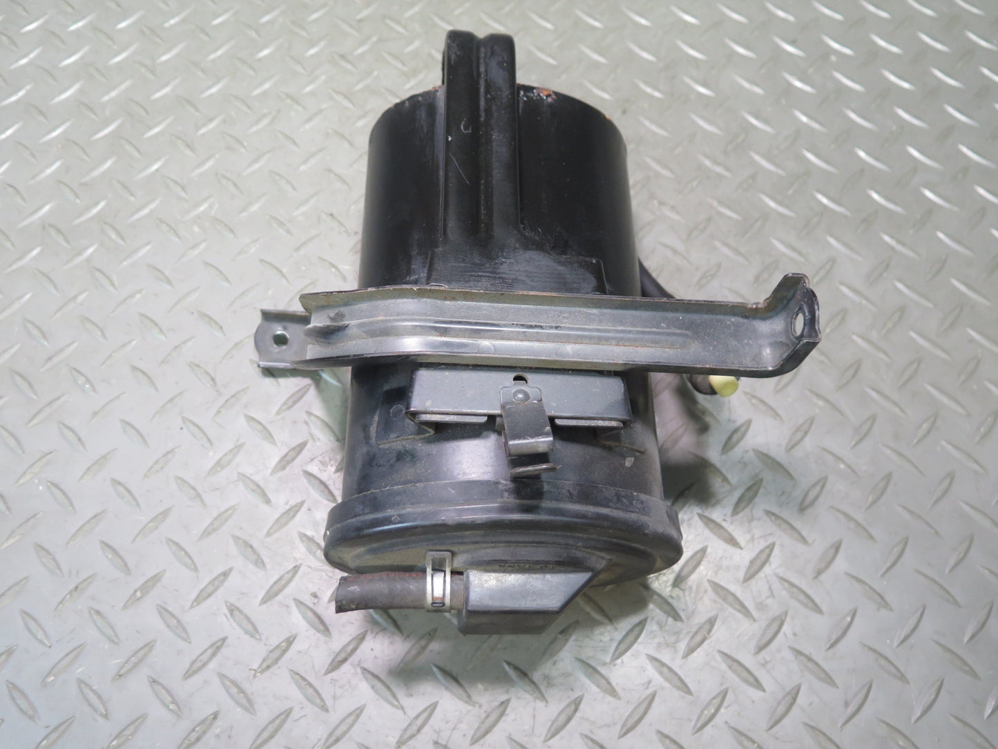 92-93 Lexus UZZ30L SC300 SC400 Fuel Evap Vapor Canister 77740-24030 OEM
