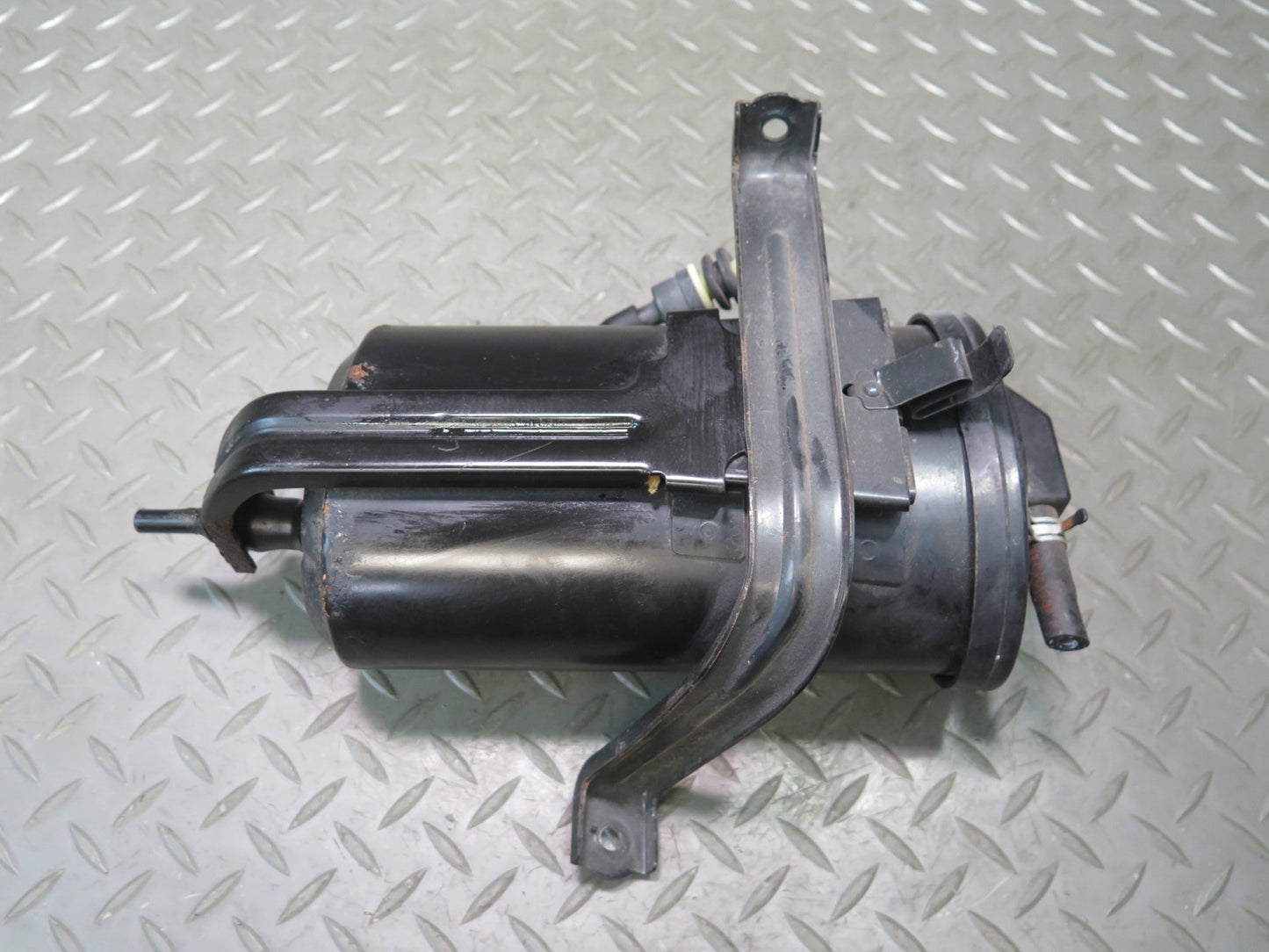 92-93 Lexus UZZ30L SC300 SC400 Fuel Evap Vapor Canister 77740-24030 OEM